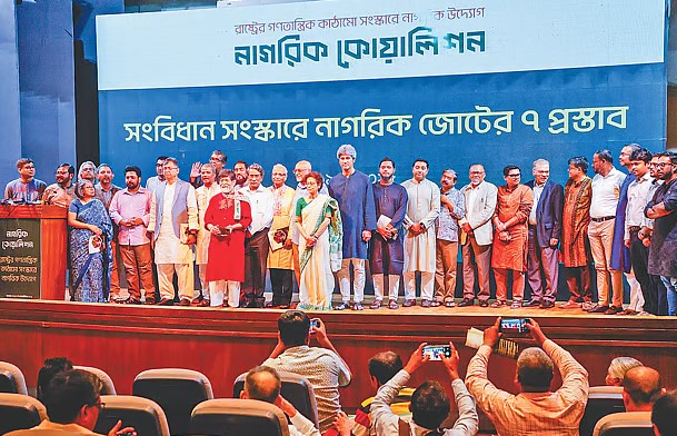 প্রধানমন্ত্রীর ক্ষমতা কমানো দরকার!