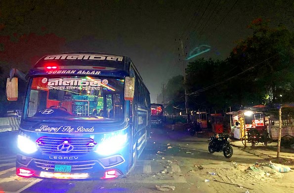 মধ্যস্থতার নামে চাঁদাবাজিঃ জাবিতে বাস ছাড়ে গোপন ভূমিকা কার?