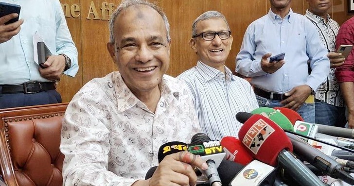 পুলিশের হাতে থাকবে না মারাত্মক অস্ত্র’—স্বরাষ্ট্র উপদেষ্টার ঘোষণা