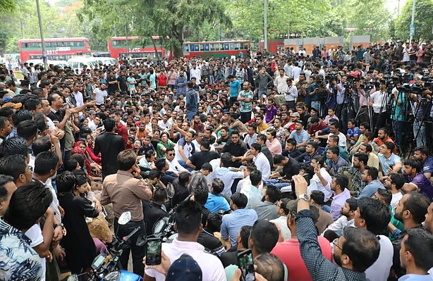 ক্যাম্পাসে ক্লাস–পরীক্ষা বর্জন, তীব্র বিক্ষোভ