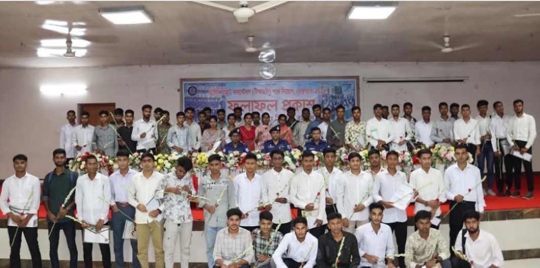 অভাব জয় করে পুলিশের চাকরি, ১২০ টাকায় স্বপ্ন ছোঁয়া