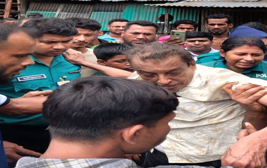 খুলনায় আ.লীগ নেতা লিয়াকতকে গণধোলাই