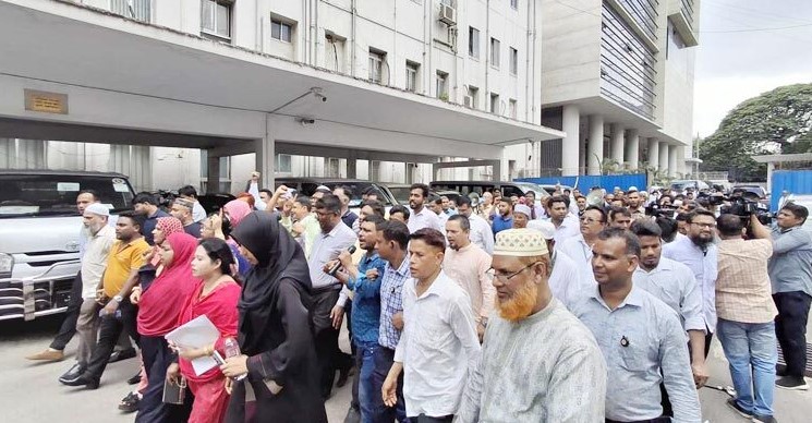 সরকারি চাকরি সংশোধনীতে অসন্তোষ, সচিবালয়ে আন্দোলন