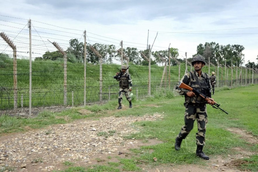 ভারতীয় ভূখণ্ডে ঢুকে পড়ল বিজিবি, তারপর যা ঘটল