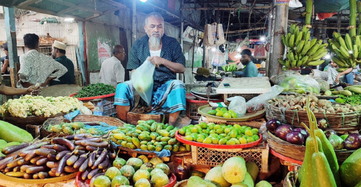 মাছ-সবজির দামে লাফ, বরিশালের বাজারে ভোক্তারা বিপাকে!