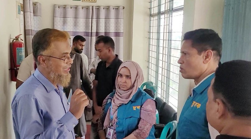 ছদ্মবেশে নওগাঁ জেলা নির্বাচন কার্যালয়ে দুদকের অভিযান