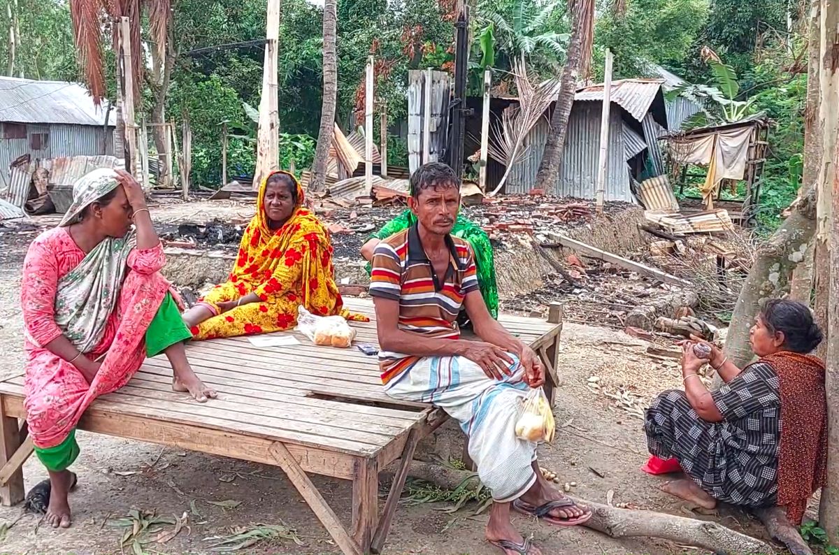 “সন্দেহে নিঃস্ব সাত পরিবার”: পাবনায় নৈশপ্রহরী ও মুয়াজ্জিন হত্যার পর বিভীষিকাময় প্রতিশোধ
