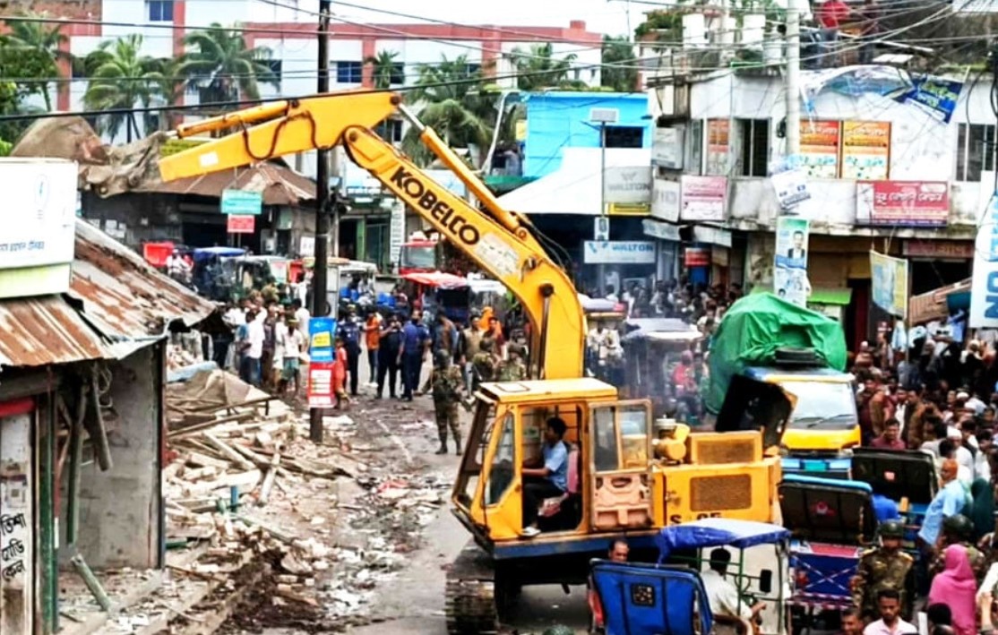 হাজিরহাট বাজারে দখলদারদের বিরুদ্ধে বড় পদক্ষেপ!