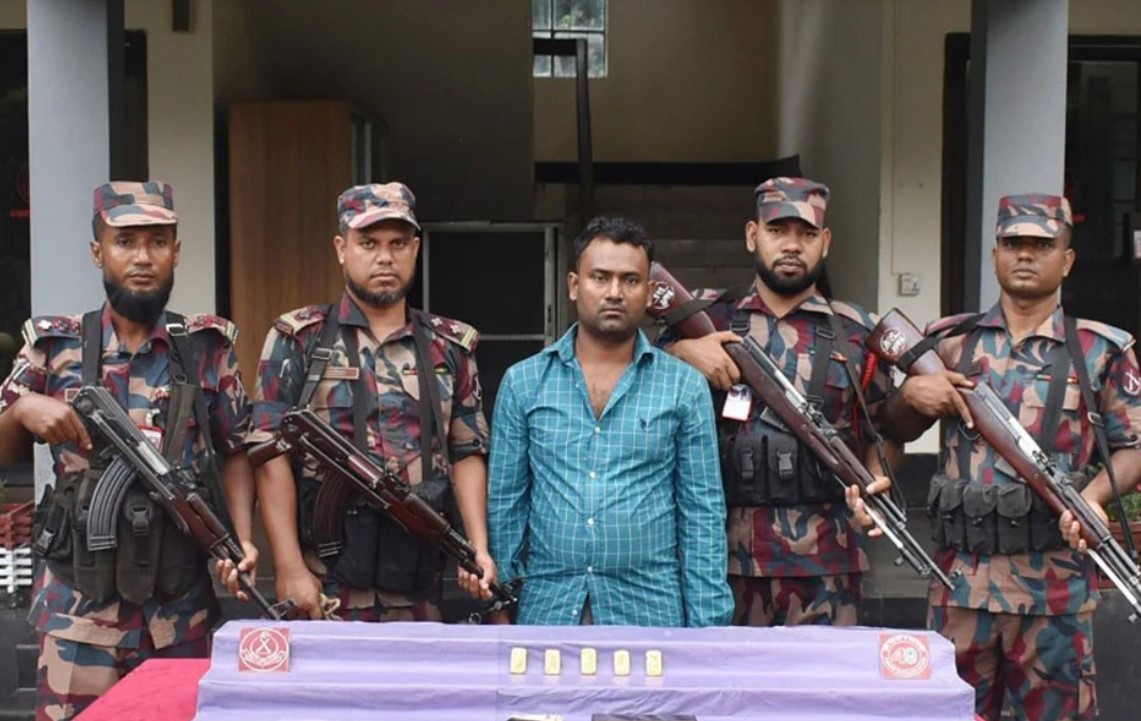 যশোরে সোনার বার পাচার চেষ্টায় এক ব্যক্তি আটক