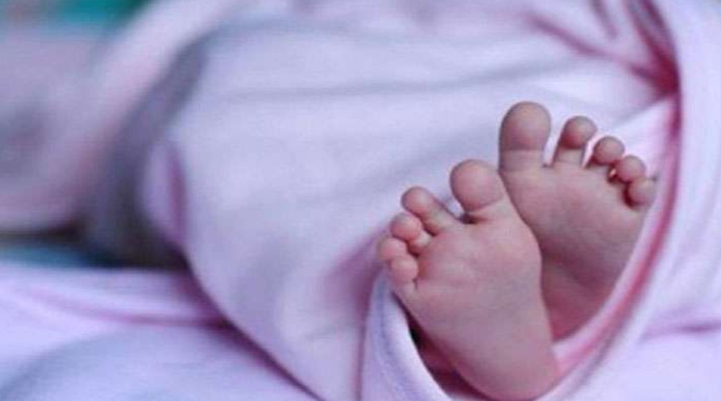 ঘুমের আঁধারে হারালো শিশু জীবন, বাবার গলায় রক্তের দাগ