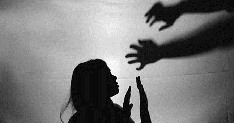 শিক্ষকের মুখোশে ধর্ষক: প্রলোভন দেখিয়ে চার কিশোরী ধর্ষণ,হাতে নাতে গ্রেফতার