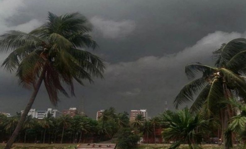 ঘণ্টায় ৬০ কিমি বেগে ঝড়ো হাওয়া, ঝুঁকিতে ৭ জেলা!