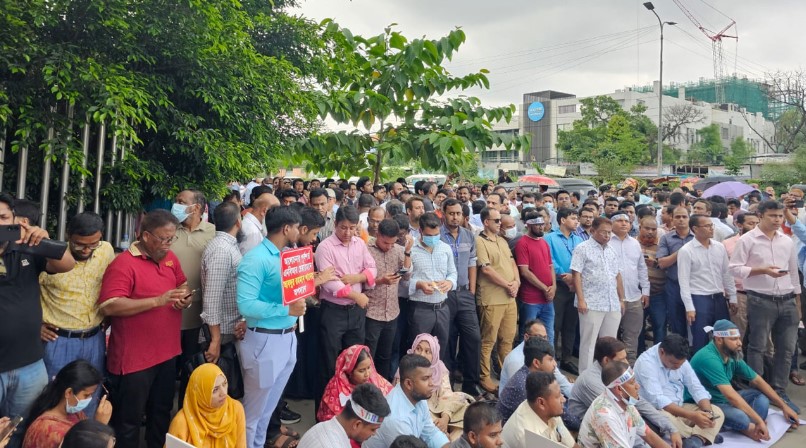 এনবিআর ঘিরে উত্তেজনা, চলছে অবরুদ্ধ পরিস্থিতি