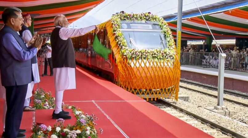 কাশ্মীরে ‘রাজকীয়’ রেল: কাশ্মীর পুনর্দখলের বার্তা? মোদির উদ্দেশ্য কী?