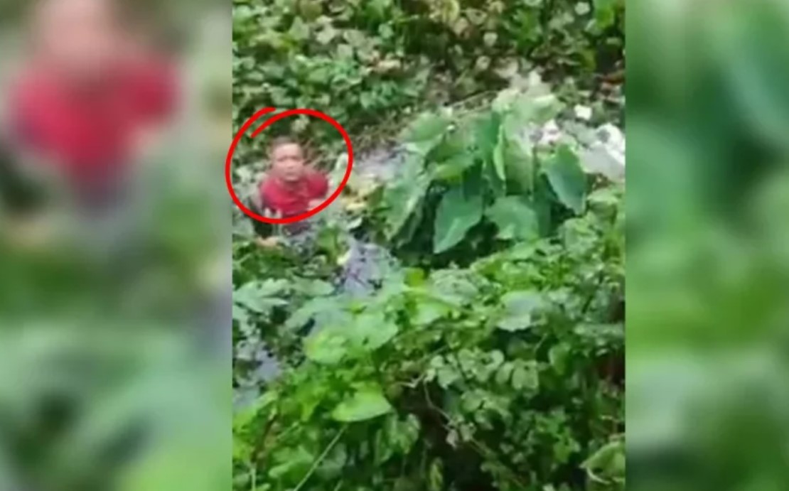 যশোরের কেশবপুরে জনতার গণরোষে পালাতে গিয়ে ডোবায় ঝাঁপ, সাবেক মেয়রের নাটকীয় গ্রেপ্তার