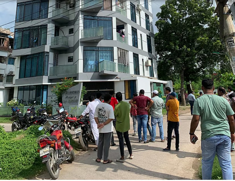 রাজশাহীতে যুবলীগ নেতাকে ধরার অভিযানের ছদ্মবেশে শ্বশুরবাড়ি লুটপাটের মামলা