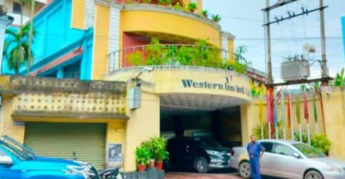 খুলনার হোটেল কক্ষে নারীর ঝুলন্ত মরদেহ উদ্ধার