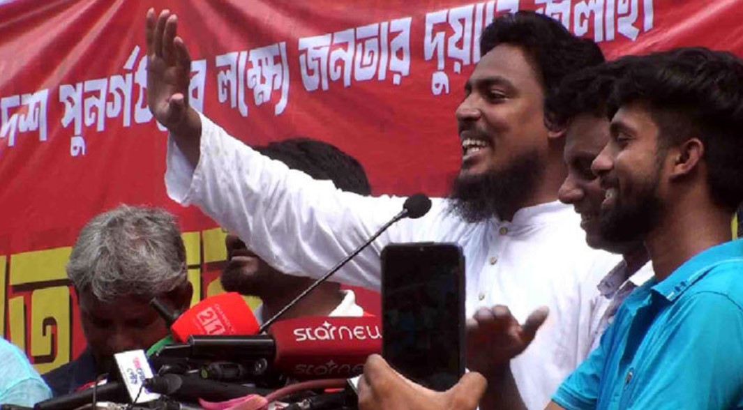 “আমগাছে বেঁধে বিচার করা হবে” — শেখ হাসিনার বিরুদ্ধে মন্তব্য এনসিপি নেতার