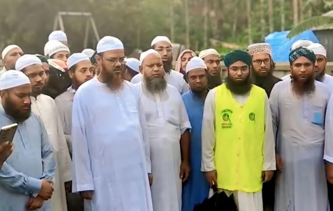 “সংস্কার ছাড়া নির্বাচন নয়”—গুরুদাসপুরে চরমোনাই পীর