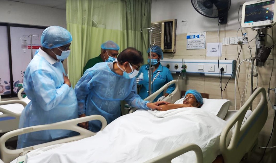 অসুস্থ ফরিদা পারভীনের খোঁজ নিলেন মির্জা ফখরুল, বিএনপির পক্ষ থেকে আর্থিক সহায়তা