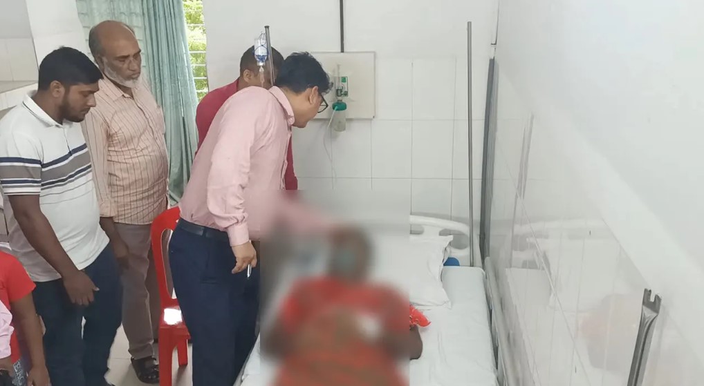 সাভারে সরকারি জমি উদ্ধারে বাধা, ভূমি সহকারী কর্মকর্তার ওপর হামলা