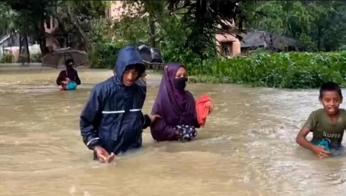 ফেনীতে বন্যা বিপর্যয়: বিপুল ক্ষয়খতি