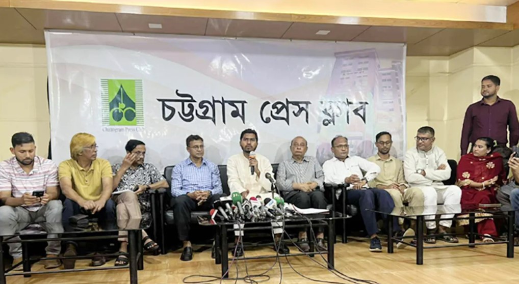 চাঁদাবাজ ছাড়াতে থানা ঘেরাও—নুরের বিস্ফোরক অভিযোগ