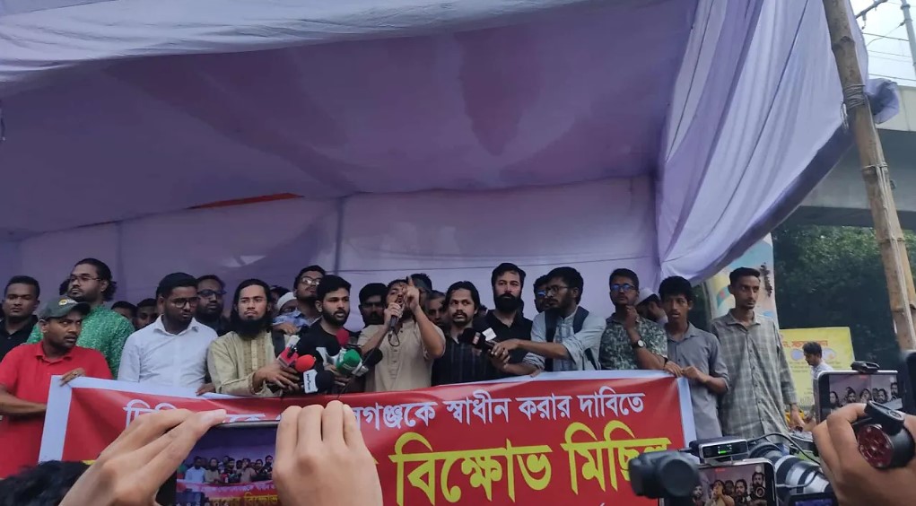গোপালগঞ্জ হামলায় ব্যবস্থা না নিলে ‘লংমার্চ টু গোপালগঞ্জ’ : ইনকিলাব মঞ্চের হুঁশিয়ারি
