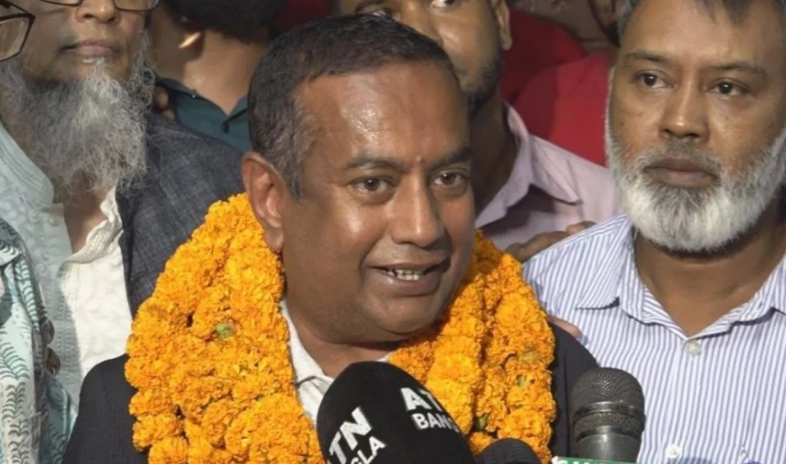১৭ বছর পর দেশে ফিরলেন খালেদা জিয়ার সাবেক প্রেস সচিব আশিক ইসলাম