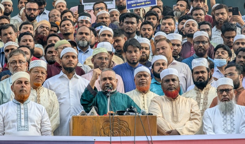 স্বরাষ্ট্র উপদেষ্টাকে ‘মিস্টার অসহায়’ বললেন জামায়াত নেতা