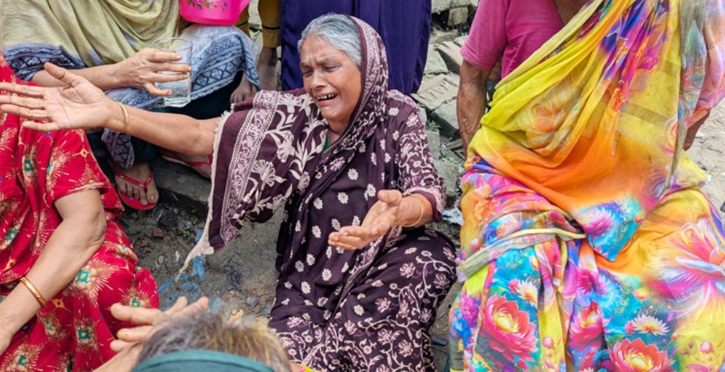 আগুন কেড়ে নিল রাঙ্গাবালীর এক ভ্যানচালকের পুরো পরিবার