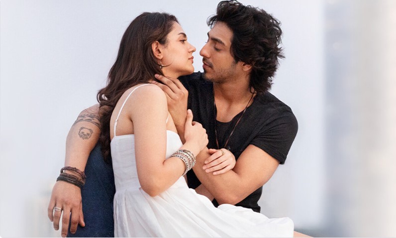 প্রথম দিনেই বাজিমাত, বলিউডে চমক দেখালেন আহান পান্ডে!