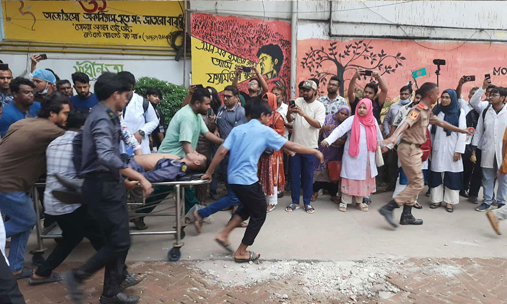 মাইলস্টোন  কলেজে বিমান বিধ্বস্ত: পাইলটসহ নিহত ১৬, আহত বহু