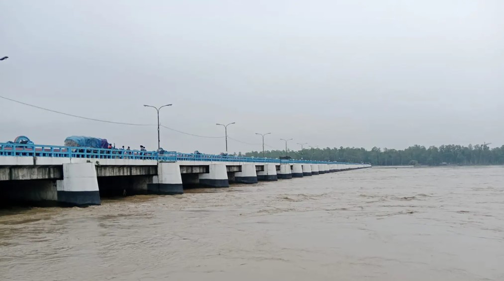 তিস্তার পানি বাড়ছে, খুলে দেওয়া হয়েছে সব জলকপাট—চরাঞ্চলে আতঙ্ক