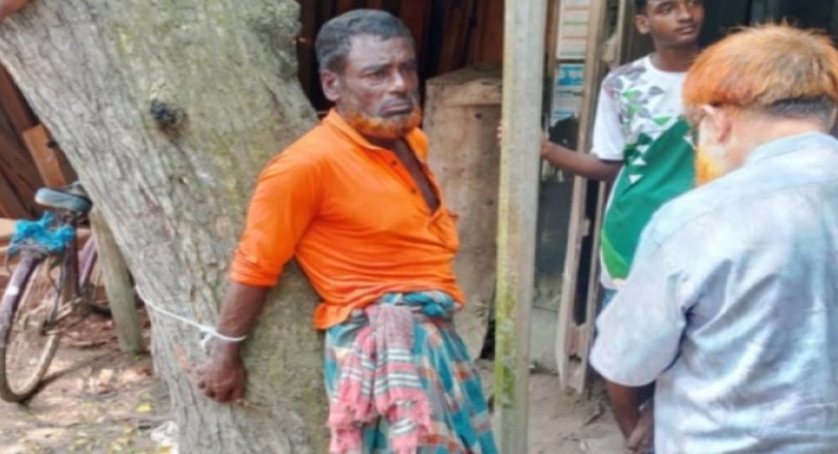 রাজশাহীতে ভ্যানচালকের ওপর বর্বরতা, মাছচোর সন্দেহে নির্যাতন