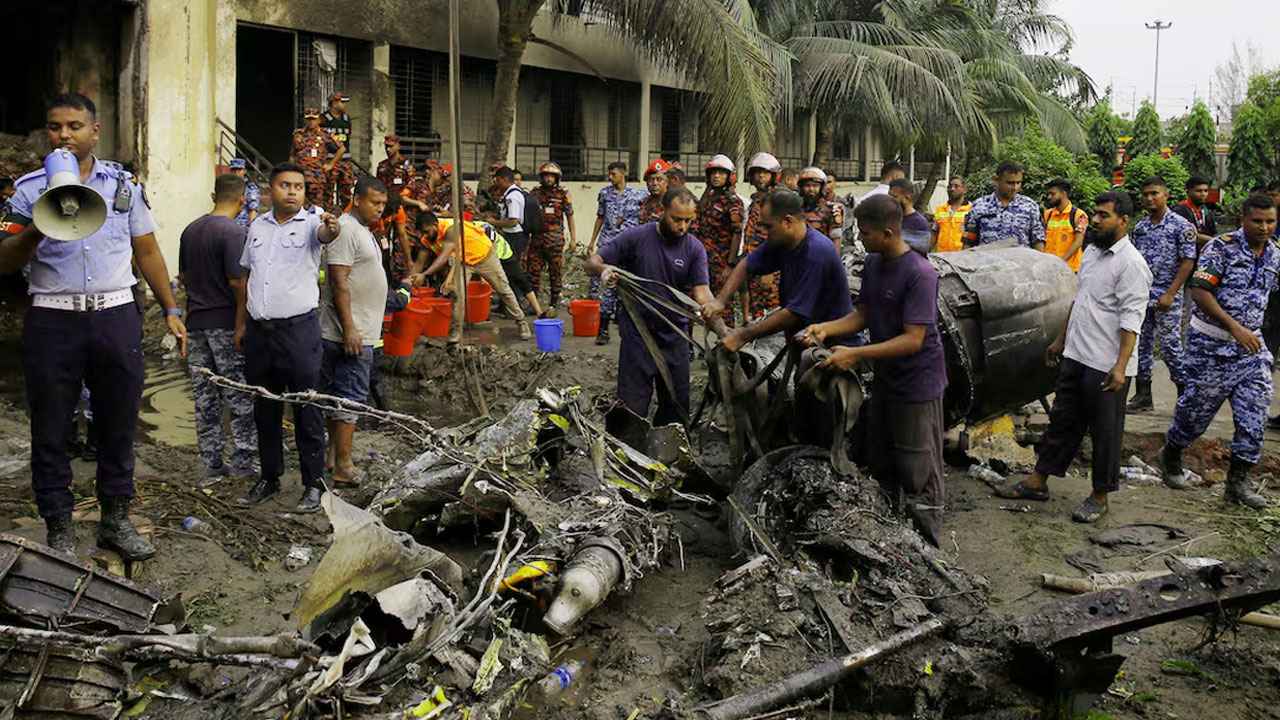 মাইলস্টোনে বিমান দুর্ঘটনা: প্রাণহানি বেড়ে ৩২, সংকটাপন্ন ৬ শিশুর জীবন নিয়ে শ্বাসরুদ্ধকর যুদ্ধ
