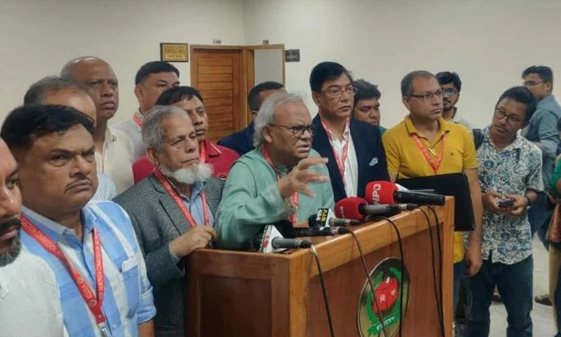 বিএনপির আয় বৃদ্ধির অডিট রিপোর্ট জমা দিলেন নির্বাচন কমিশনে