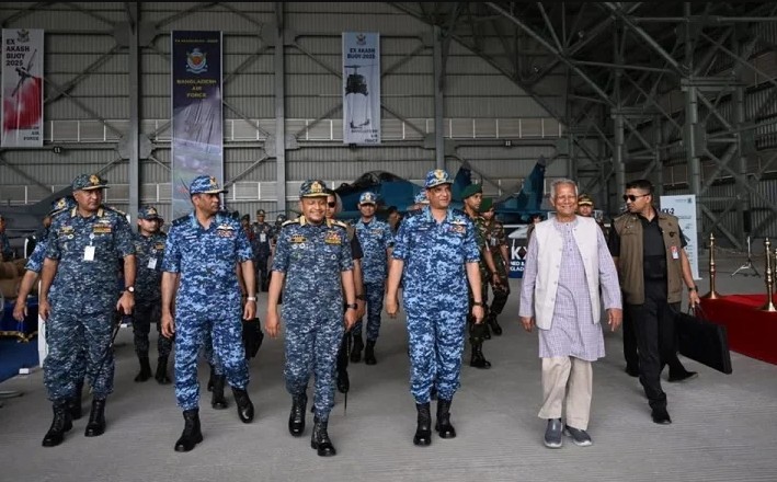 আকাশ এখন আমাদের: বিমূর্ত ষড়যন্ত্রের ছায়া ভেদ করে বাংলাদেশের নীরব প্রতিরোধ