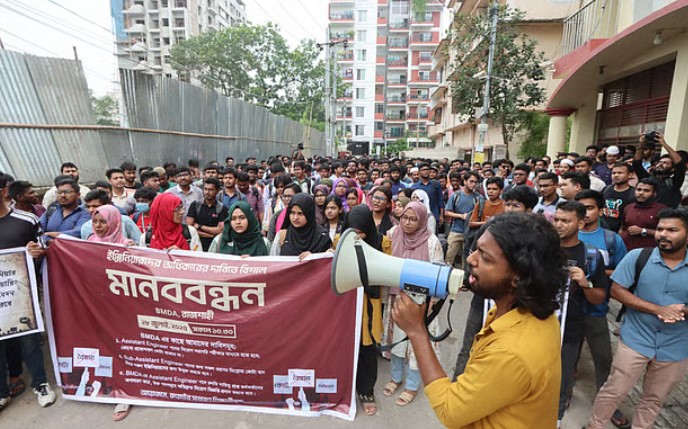 সহকারী ইঞ্জিনিয়ার নিয়োগ নিয়ে বিক্ষোভে উত্তাল রাজশাহীর রুয়েট শিক্ষার্থীরা
