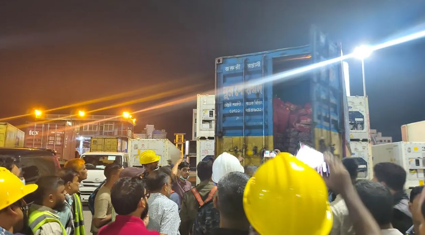 চট্টগ্রাম বন্দরে কনটেইনার কিপডাউন করে কিসমিস পাচারের চেষ্টা, আটক ৩