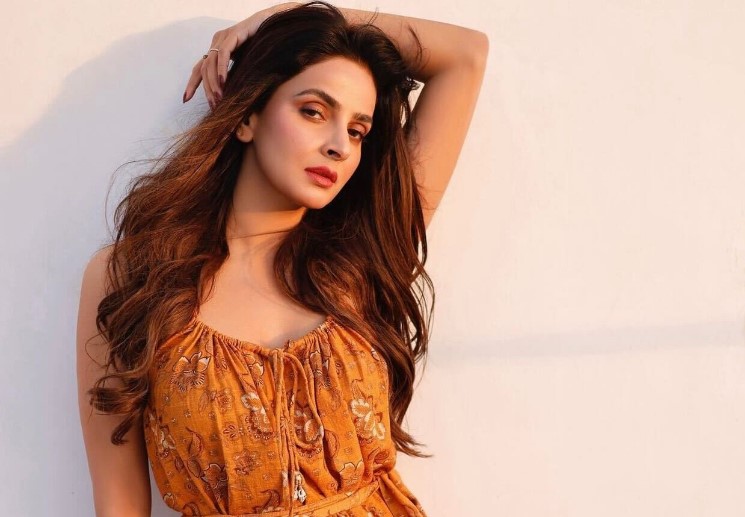 হাসপাতালে নেওয়া হলো জনপ্রিয় অভিনেত্রীকে
