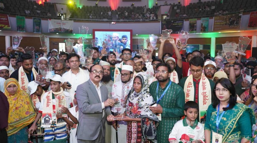 ঢাকায় ১৪৮৩ জুলাই যোদ্ধা ও ৮২ শহীদ পরিবারকে সংবর্ধনা দিল জেলা প্রশাসন