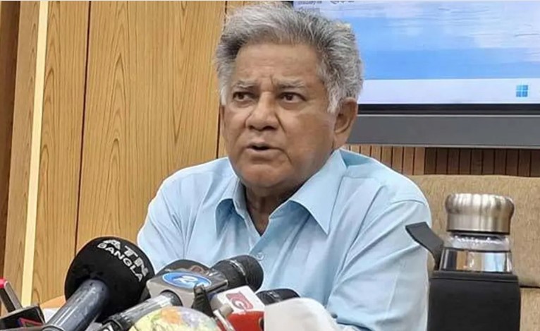 ‘পুলিশ এখনও কাঠামোগতভাবে কাজ করছে না’– শ্রম ও নৌ উপদেষ্টার অভিযোগ