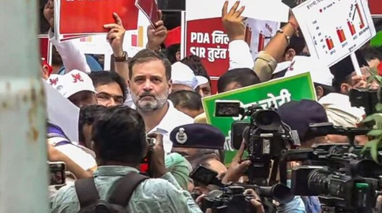 যে কারনে আটক রাহুল-প্রিয়াঙ্কাসহ বহু নেতা