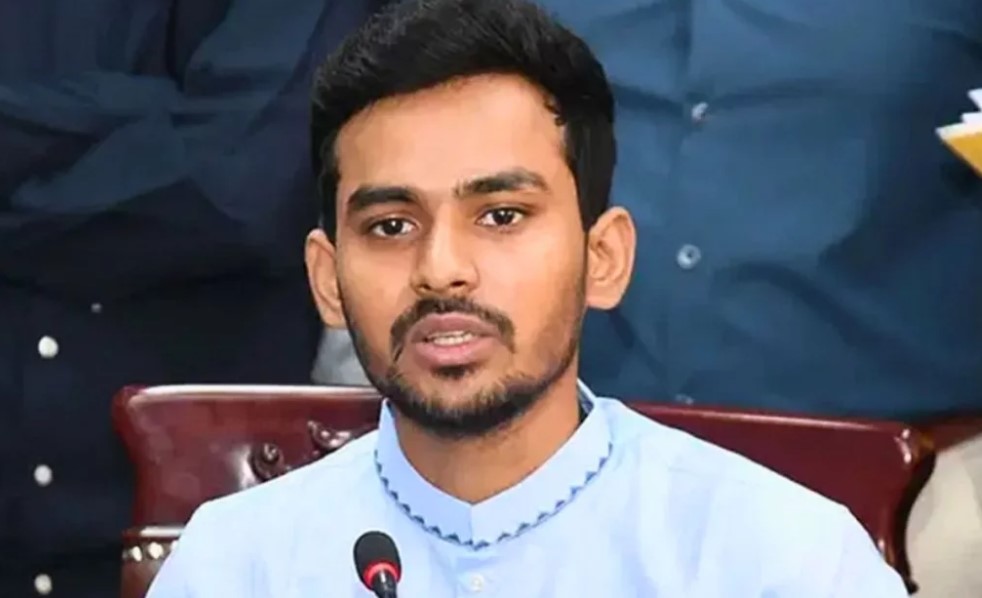 নির্বাচনের আগে সরকার ছাড়বেন আসিফ মাহমুদ: রাজনীতির ভবিষ্যৎ নিয়ে জল্পনা