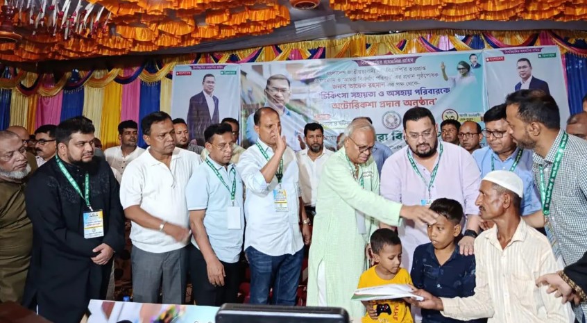 চট্টগ্রামে দুস্থদের পাশে বিএনপি: তারেক রহমানের নির্দেশে মানবিক সহায়তা প্রদান