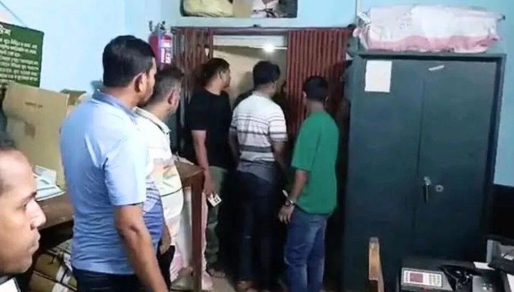 খুলনার ব্যাংকে দুর্ধর্ষ চুরি: ১৬ লাখ টাকা লুট