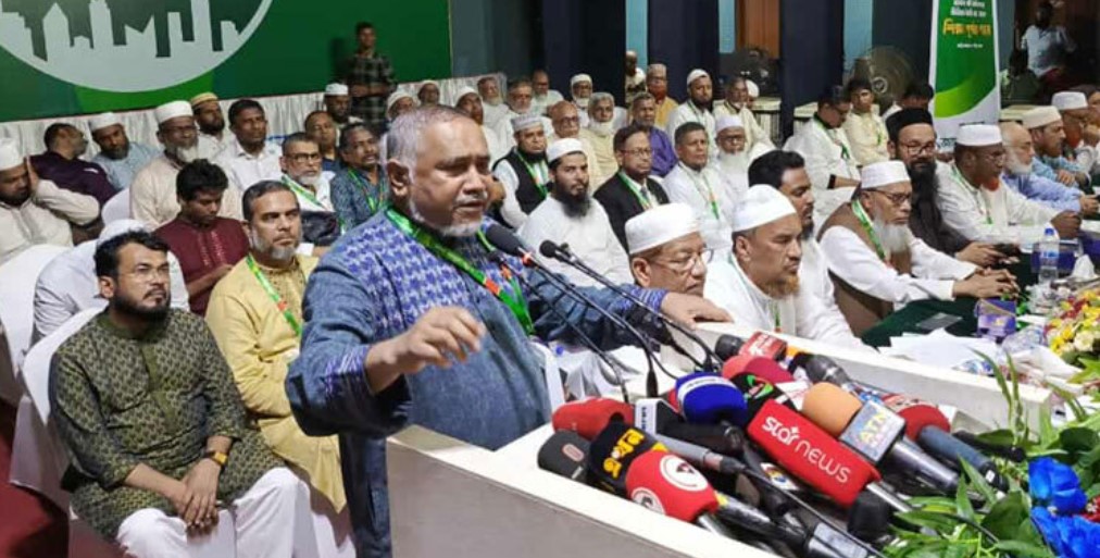 প্রধান উপদেষ্টাকে হুঁশিয়ারি দিলেন জামায়াতের নায়েবে আমির