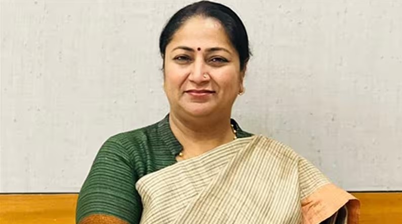 বাসভবনে ঢুকে দিল্লির মুখ্যমন্ত্রী রেখা গুপ্তাকে চড় মারলেন