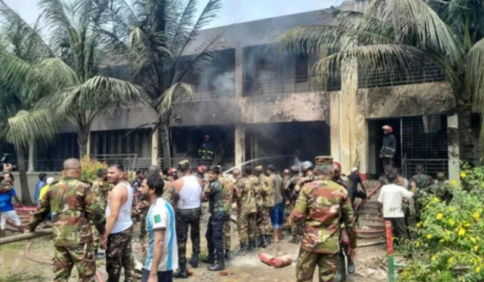 মাইলস্টোনে যুদ্ধবিমান বিধ্বস্তের ৩৩ দিন পর মৃত্যুর কাছে হার মানল দগ্ধ শিক্ষার্থী তাসনিয়া